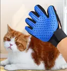 Щетка-перчатка для вычесывания собак и кошек