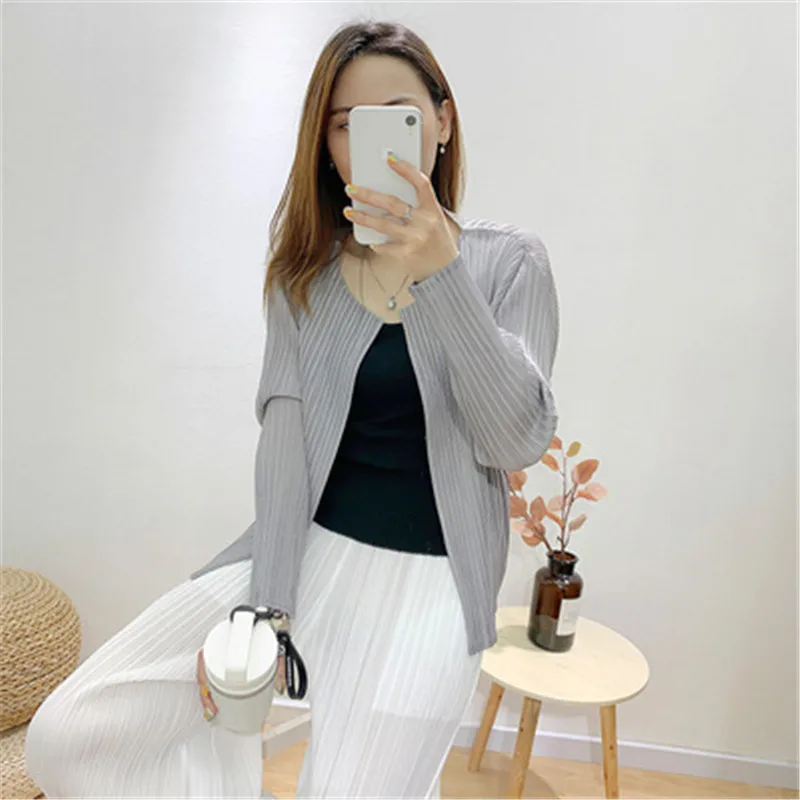 

Japanese fabric master spring and summer new style pleated Miyake long-sleeved shirt shirt female niche design thin short jacket
