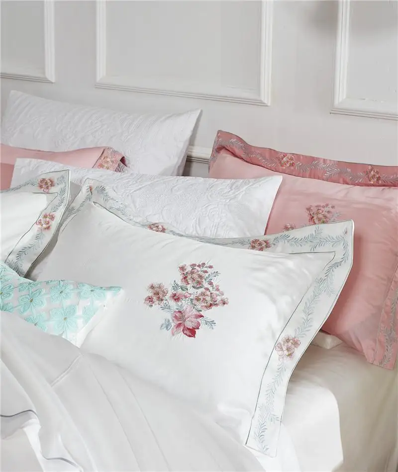 Комплект постельного белья из 4 предметов белого египетского хлопка с вышивкой