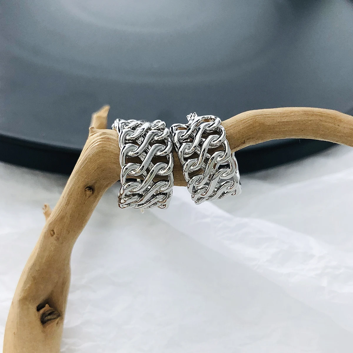 

AENSOA Street Style Hoop Chunky Gold Silver Color Small Cute Hoop Earrings For Women Punk Metal Circle Statement Hoop Earrings