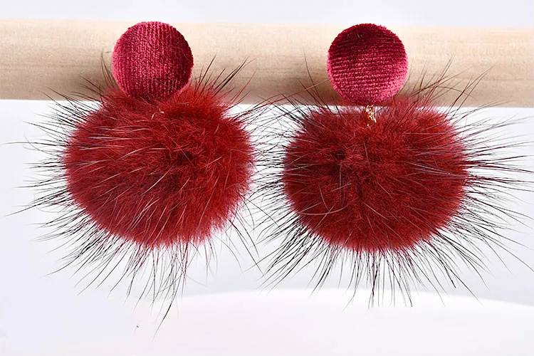 Осенне зимний шарик из меха норки кроличьей шерсти шпилька серьги сделай сам