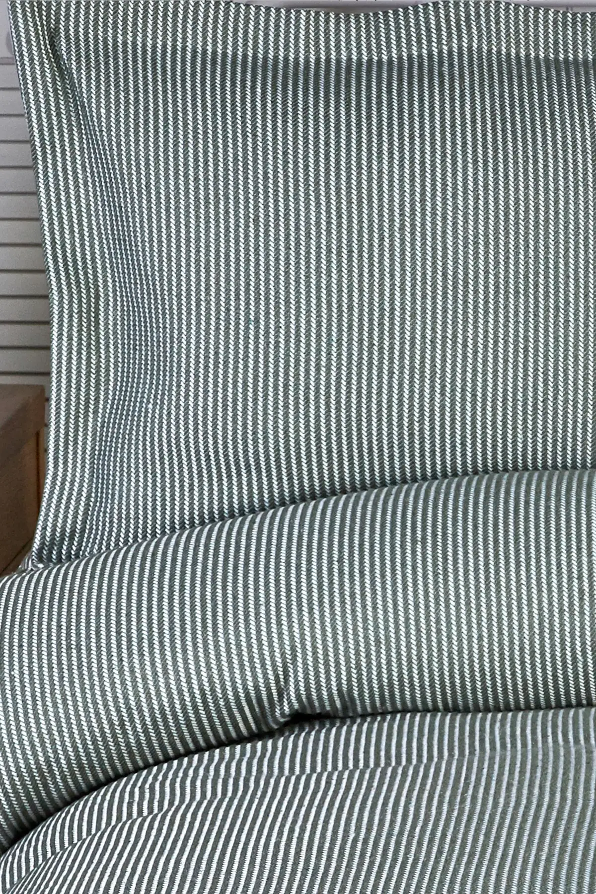 

Lexus Green Almond Green Double Bed Cover Set 200x230 Tubeless Polyester
