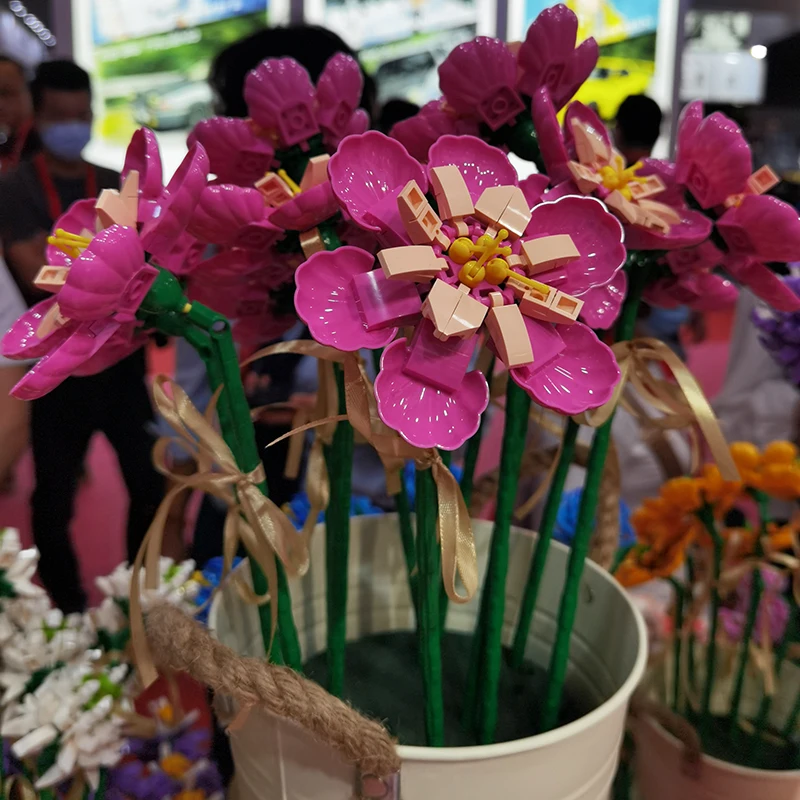 

Ideas Creator Expert DIY Flower Bouquet Tulips Roses /Hibiscus/saffron/Chrysanthemum Modular MOC Bricks Model Building Blocks
