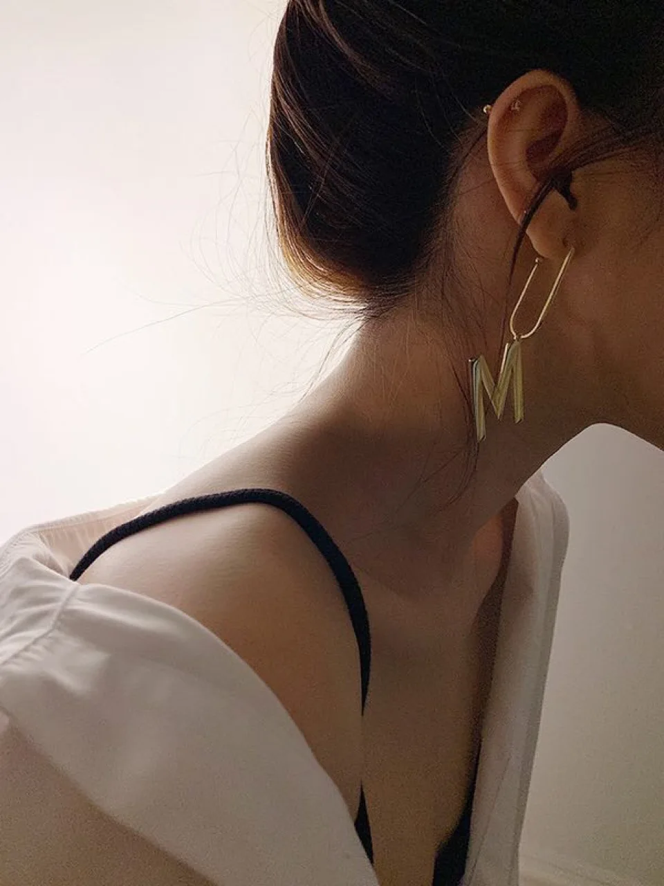 

South Korea's East Gate burst titanium steel medium-length money chain letter M sweater simple jewelry large M collarbone chain