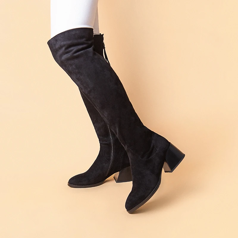 Женские сапоги ботфорты зимние высокие до бедра черные на блочном каблуке 2 7 см