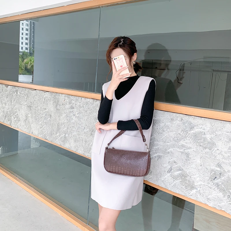 

DAI.MM 2020 New Crocodile Textured Underarm Bag Europe Baguette bags fashion handbag shoulder bag French bag simple retro bag