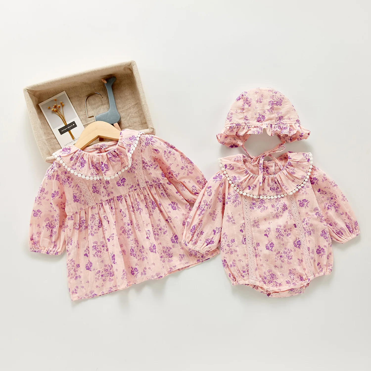 

Корейский вариант детского комбинезона осенний цветочный кружевной комбинезон с кукольным воротником и юбкой комбинезон для девочек Одеж...