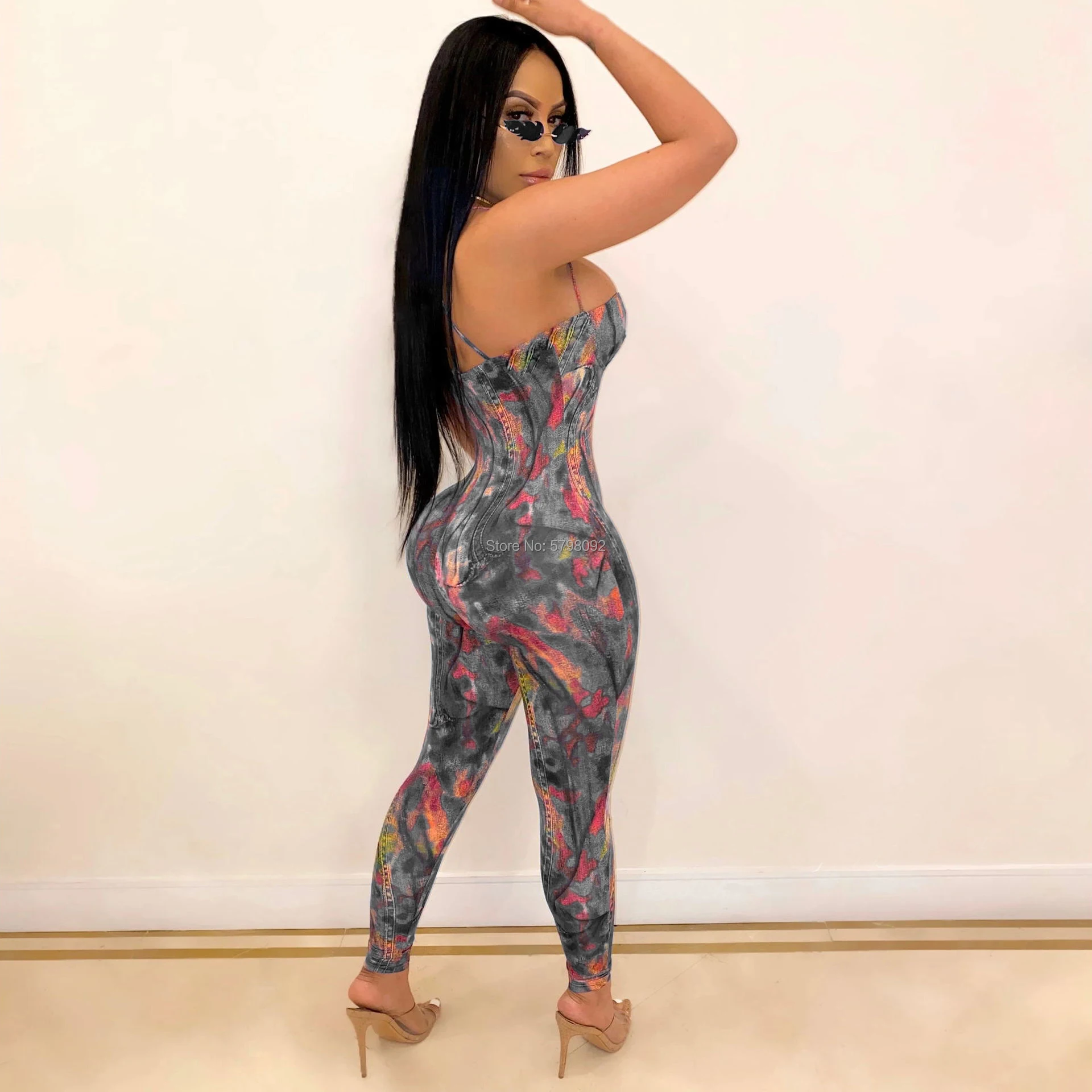 Комбинезон женский джинсовый с открытой спиной и принтом граффити | Женская