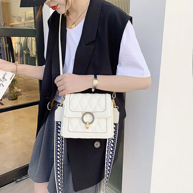 

Women's bag 2020 summer new wave single shoulder messenger small bag Korean version lock fashion ladies small square bag handbag