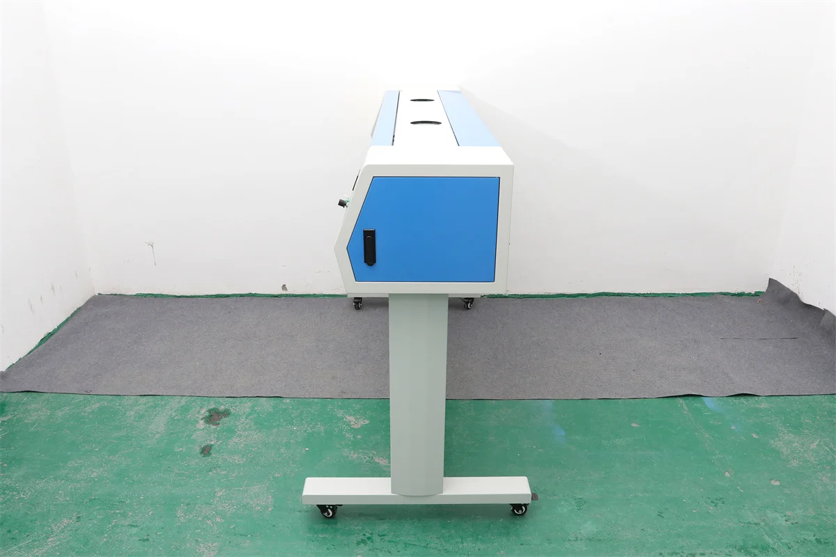 Лазерный режущий плоттер размером 980 мм с автоматическим контурным шаговым