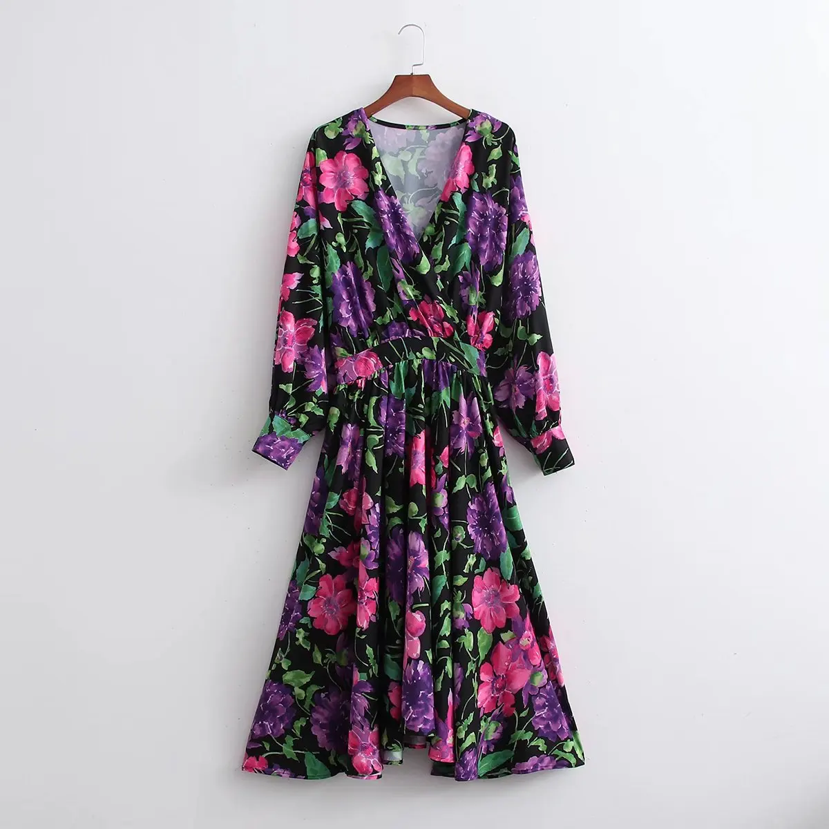 Женское винтажное платье с принтом повседневное белое большим подолом и