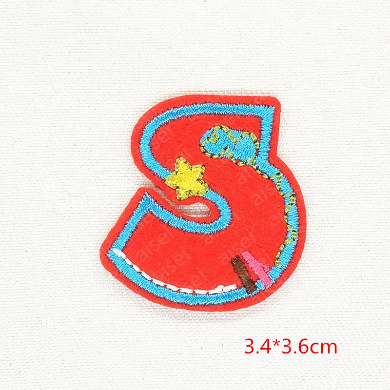 1 шт. цвета с рисунками из мультфильмов надписями английские буквы алфавита патчи