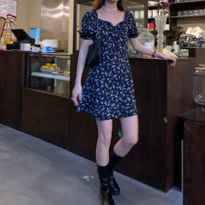 

2021 New Summer Women's Puff Sleeve Square Neck Short Sleeve Slim Floral Black Midi Dress Sexy Fashion Vintage ladies Dresses