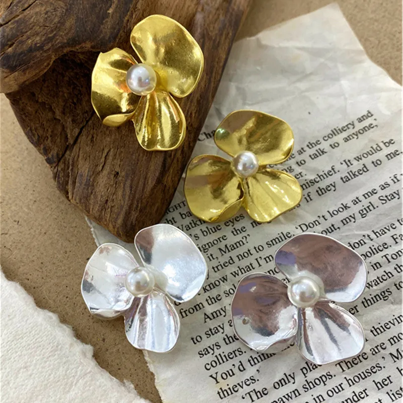 

HANGZHI 2020 New Fashion 925S Ladies Crystal Snowflake Splinter Stud Earrings For Women Wedding Jewelry Earrings Wholesale Gift