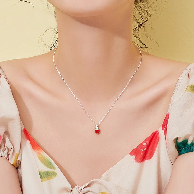 

Strawberry Necklace Female Sterling Silver Simple Student Forest Fresh Clavicle Chain Girl Heart Peach Blossom Necklace