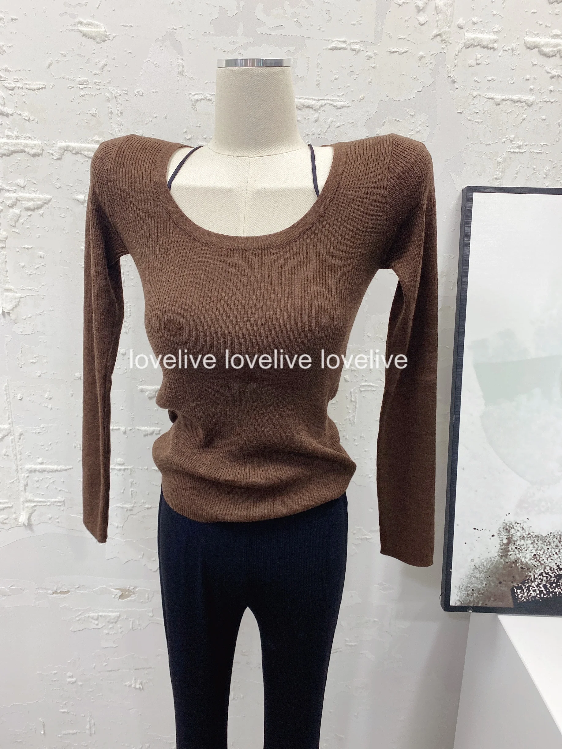 

Женский осенне-зимний свитер МАЗ, очень удобный и легко сочетается! Мягкая пикантная трикотажная рубашка с u-образным вырезом