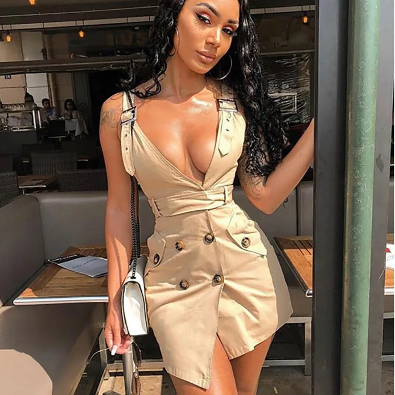 Летнее женское платье на бретельках с глубоким v-образным вырезом сексуальное