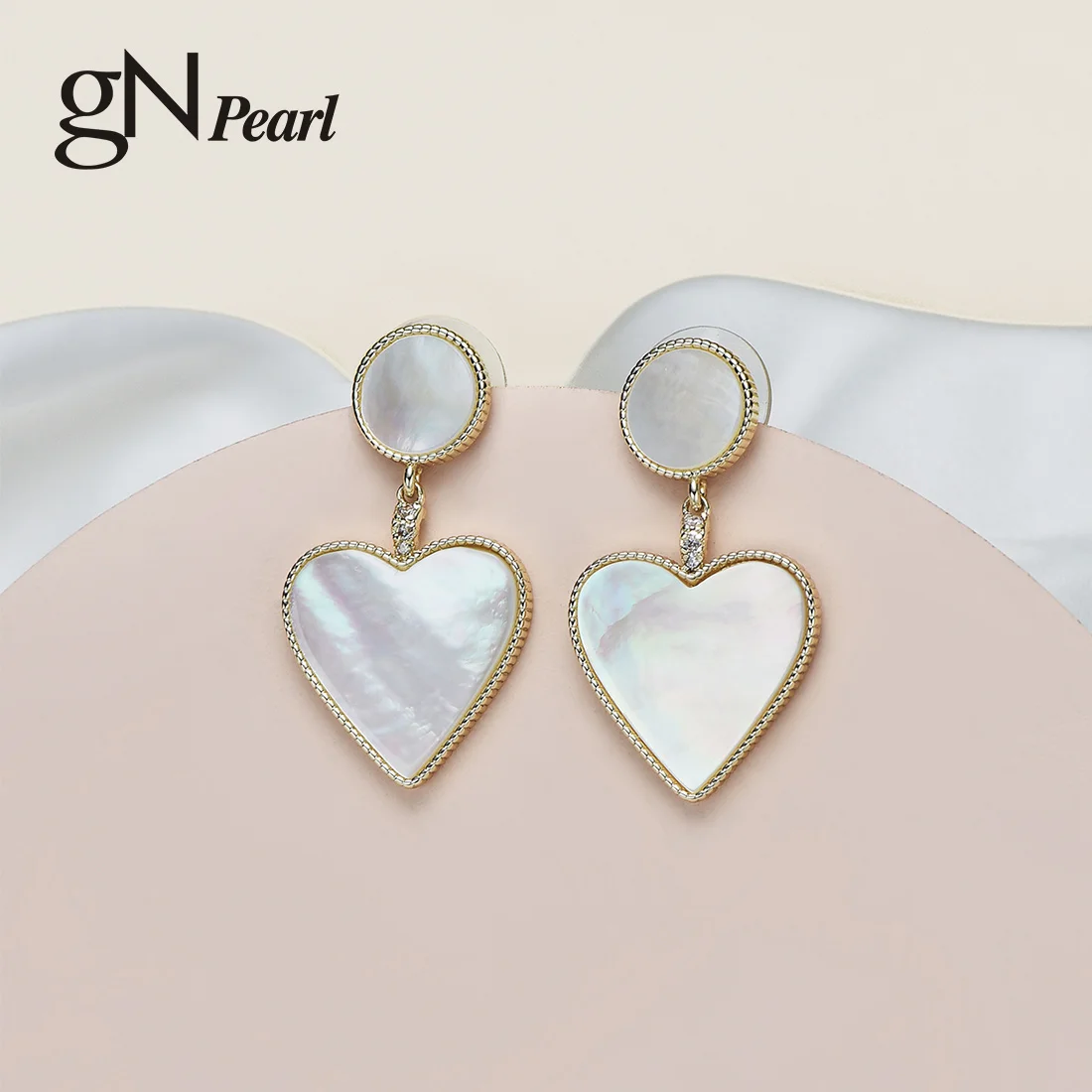 

Metal and Zirconia Material Eearrings Love Heart Hoop Eearring Charms White Sweetheart Earring Stud Fine Jewelry for Women Gifts