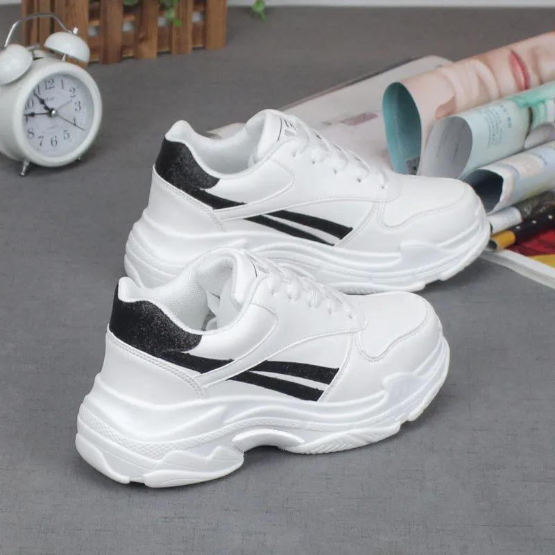 Женские кроссовки на толстой подошве Белые Повседневные вулканизированной