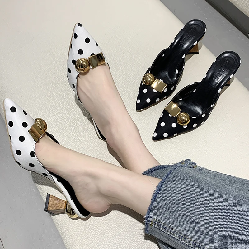 

2020 Autumn Chic Dot High Heels Women Slippers Metal Buckle Black White Dots Pointed Toe Ladies Elegant Ladies Pumps Shoes
