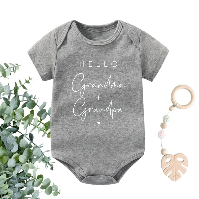 

Детские комбинезоны с надписью «Hello бабушка и дедушка»