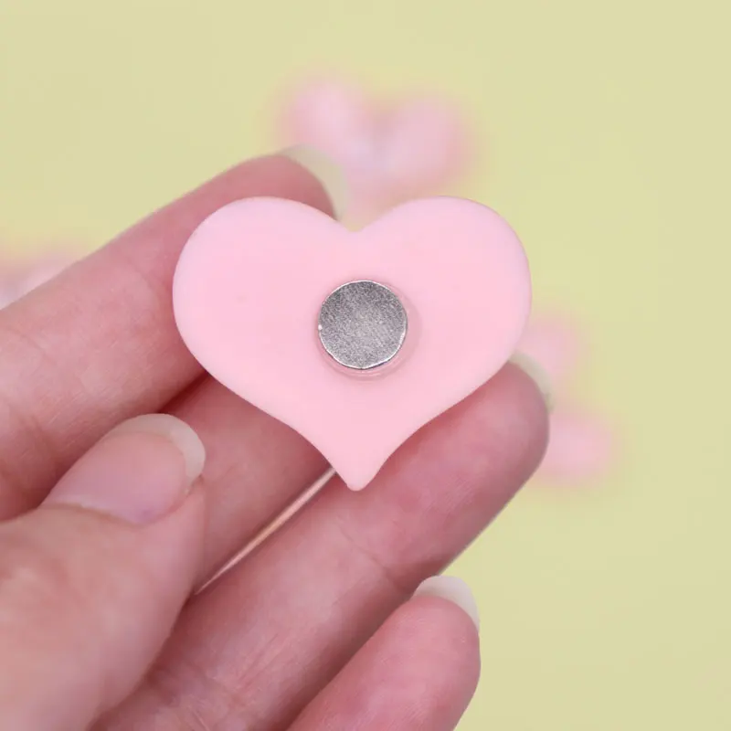 Магнит на холодильник 30 мм розовое блестящее сердце для детей как девочка
