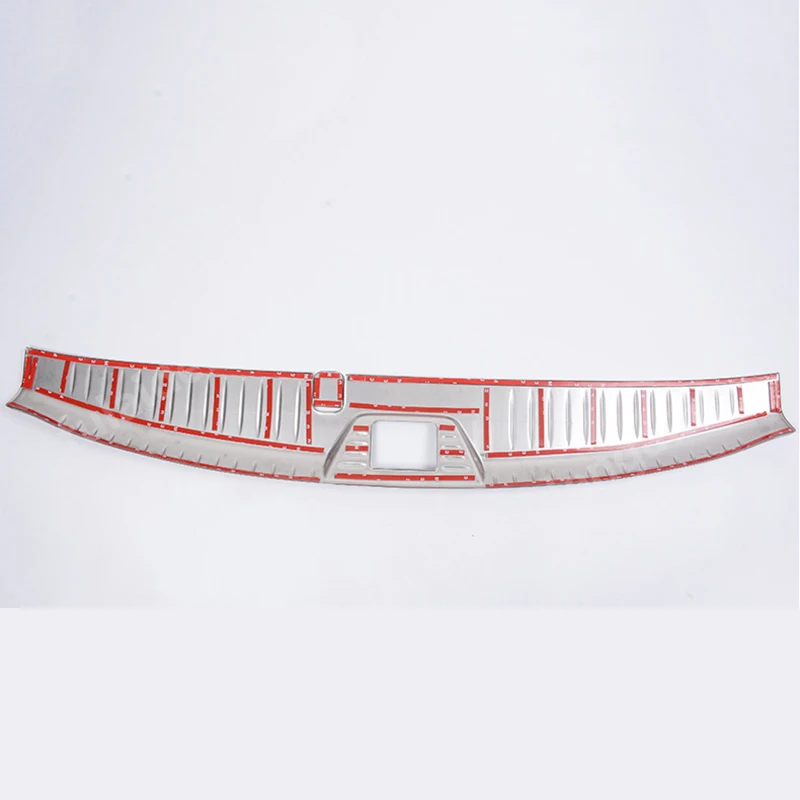 Защитная накладка на задний бампер из титана серебристого/черного цвета |