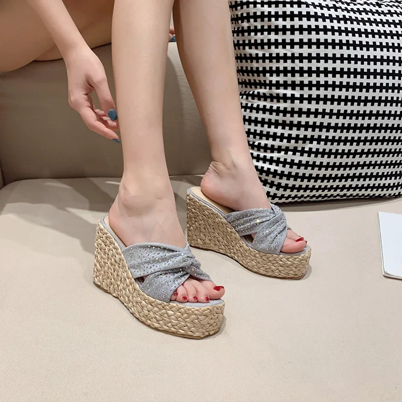 

Low Shoes Slippers Casual Slipers Women On A Wedge Glitter Slides Platform Luxury 2021 Jelly Fabric Crystal Rome Rubber Fashion