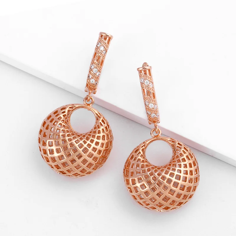 Женские серьги в форме сот с большим полым шариком из розового золота 585 пробы