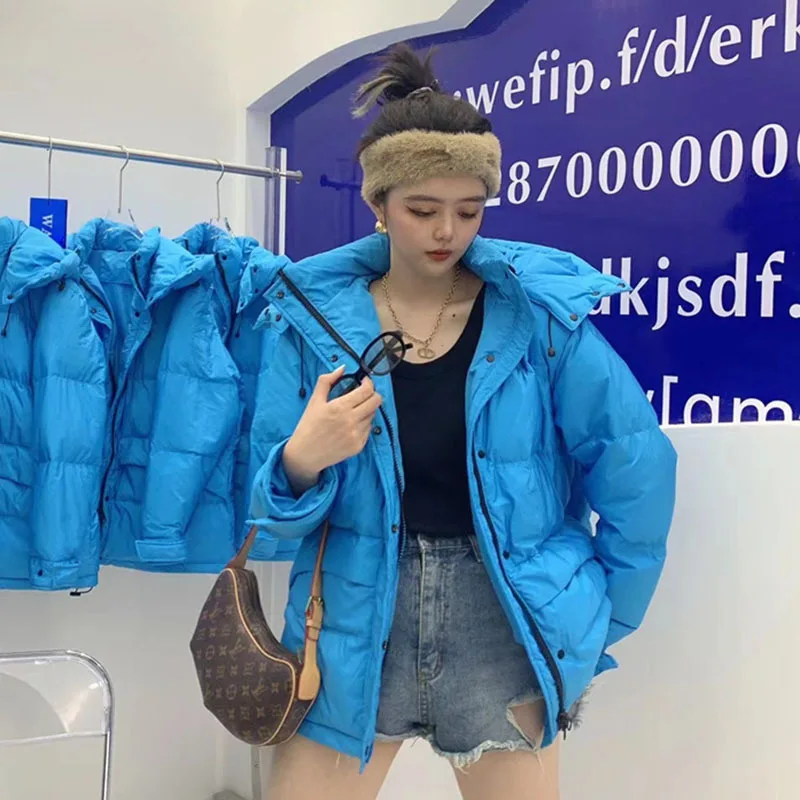 

Женская однотонная куртка на белом утином пуху с капюшоном