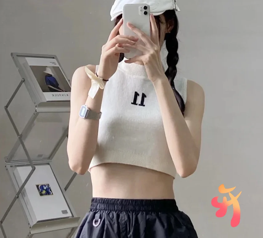 

Свитер женский и мужской без рукавов с трехмерной этикеткой