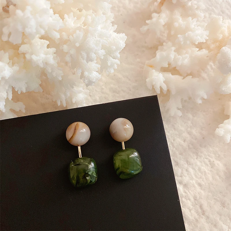 2020 геометрические круглые квадратные серьги из смолы контрастных цветов