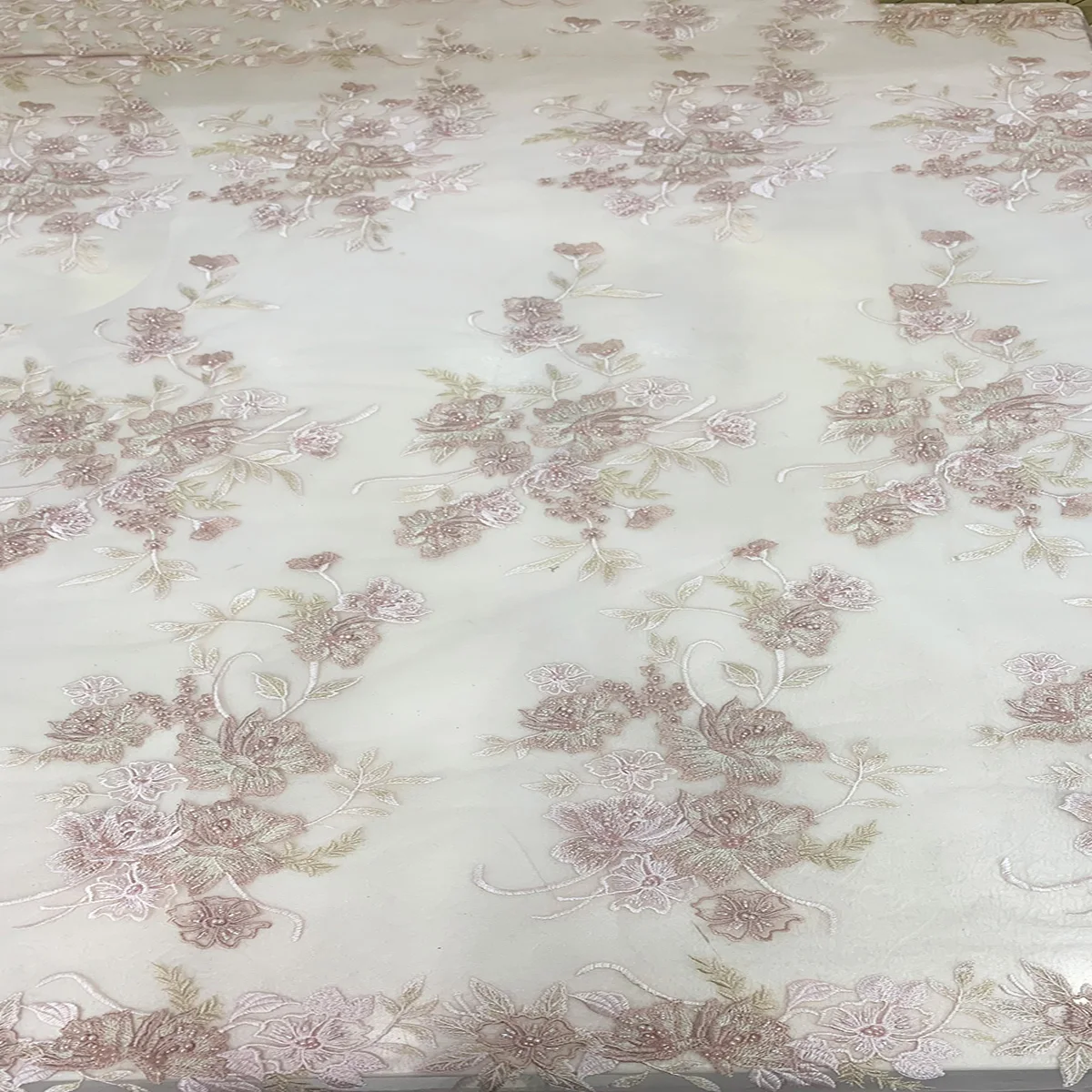 Кружевная ткань ручной работы с классической персиковой вышивкой и бисером