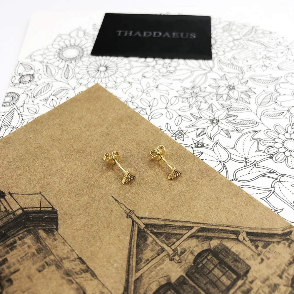 Маленькие серьги гвоздики с треугольным закреплением европейские золотые