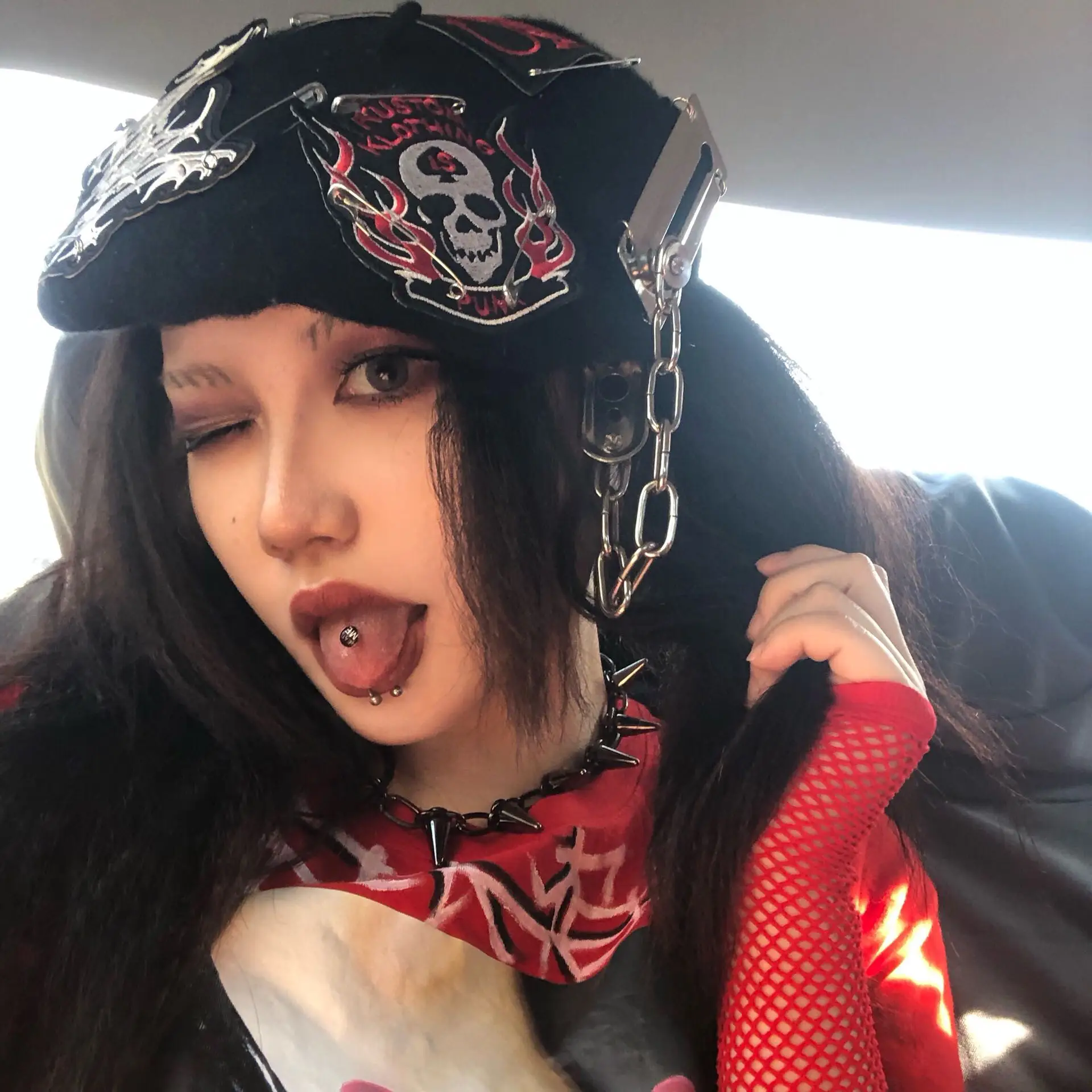 

Arrival Black Rock Japanese Gothic Girl Punk Berets Hat Harajuku Woman Casual Caps Chain rivet Fashion Hats
