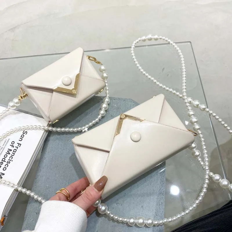 

2021 Solid Color Pu Women Crossbody Shoulder Bag Metal Hasp Flap Bag Pearl Strap Envelope Mini Size Soft Leather Woman Bags