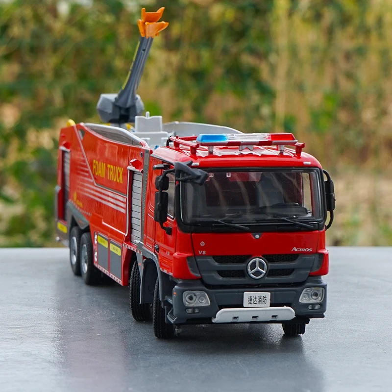 Авторизованный оригинальный подлинный 1:50 Jieda Foam ACTROS городской пожарный