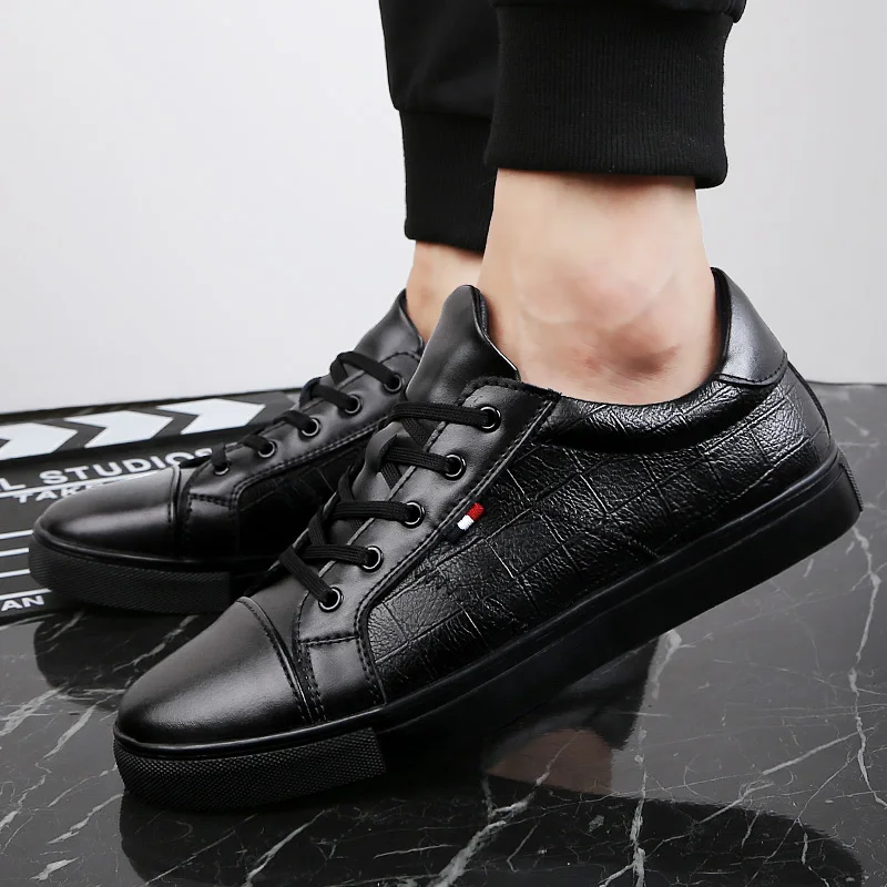 

New Men Casual Shoes Leather Comfy Soft Mens Designer Shoes Luxury Gentleman Shoes Male High Quality Outdoor Fashion Flat Shoes