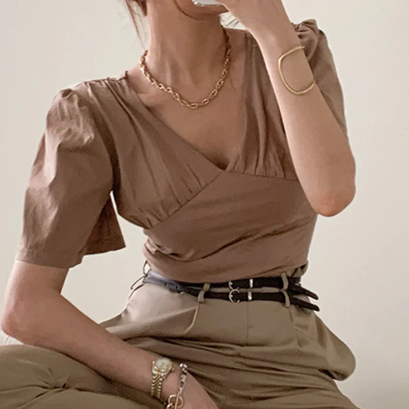 

KUSAHIKI Chic Summer Woman Tshirts Korean Folds V-neck Puff Sleeve Graphic Tee 2021 New Elegant Slim Tops Shirt Femme 6H976