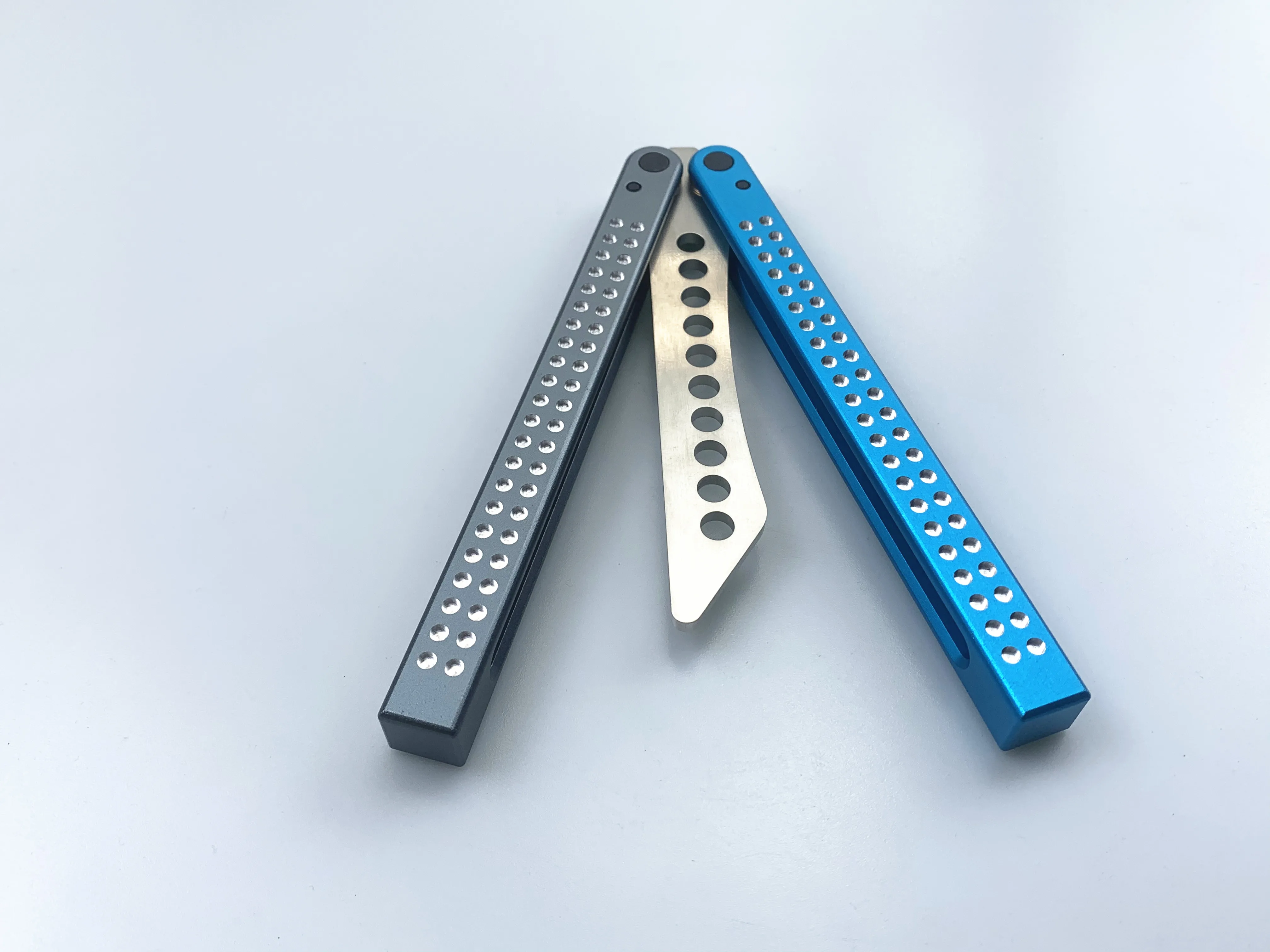 Нож для тренера с бабочкой лезвие 420 стальной нож ручкой не острый походный