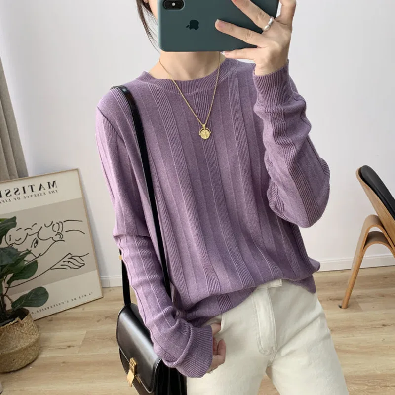 

Женский трикотажный свитер с круглым вырезом и длинными рукавами