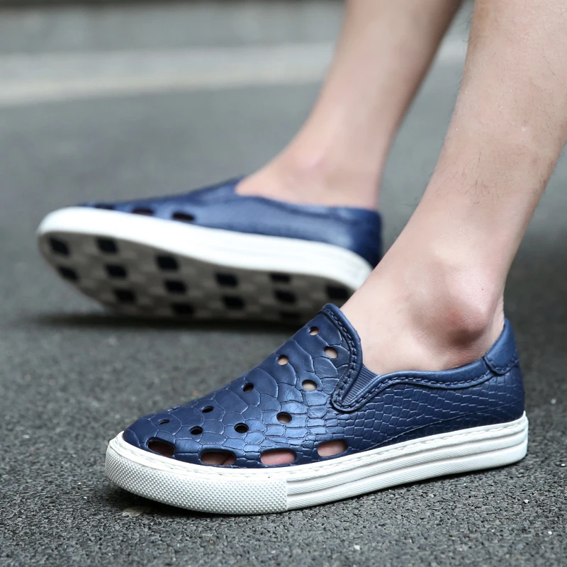 

CRLAYDK 2021 Snakeskin Pattern Men Sandals Outdoor Beach Hollow Summer Soft Travel Shoes Sport Walking Couple Slippers Sandalias