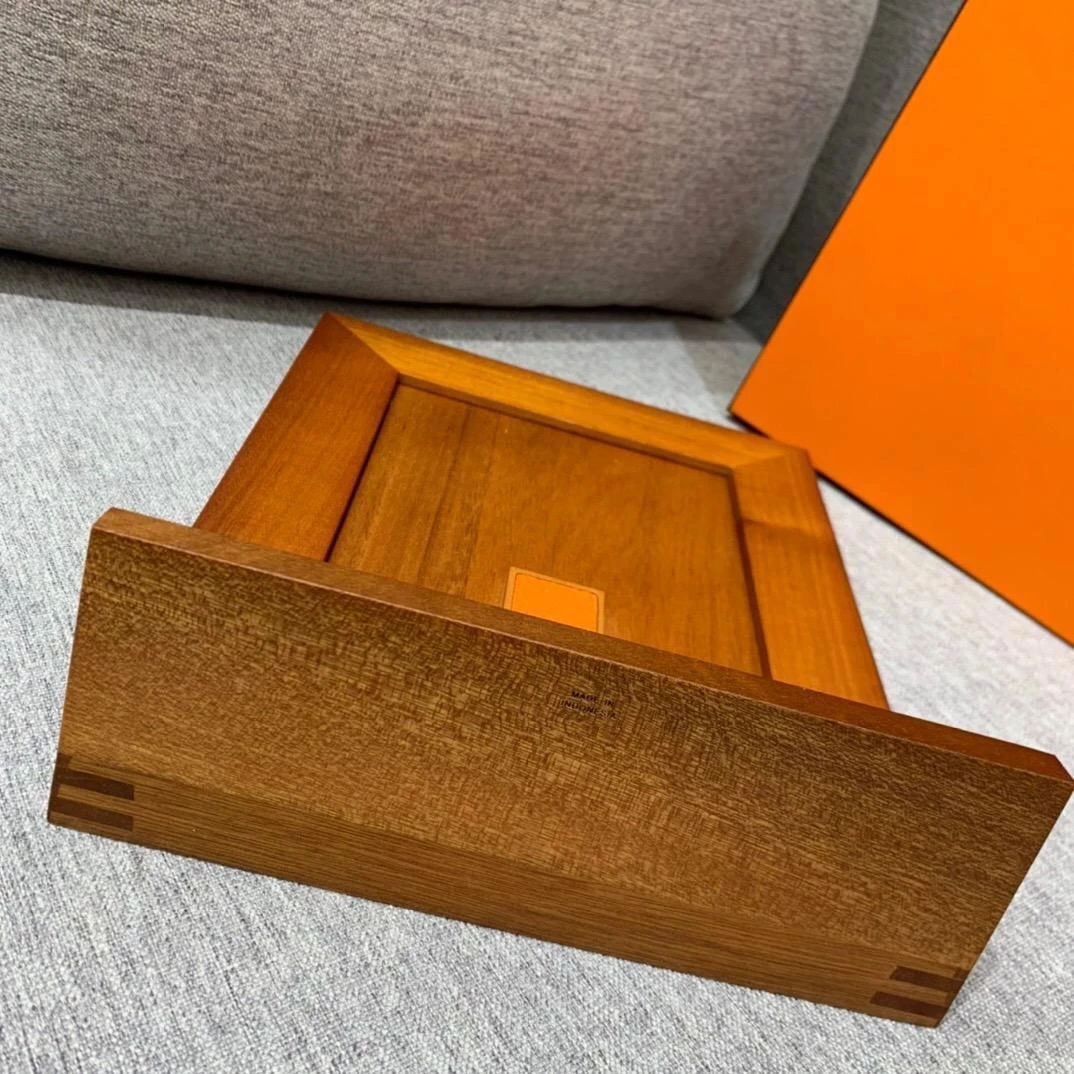 

Super Rare Luxury Brand Hermas mes H Leather Wood Photo Frame Luxury Decoration Figures Collectable Toys for Best Gifts