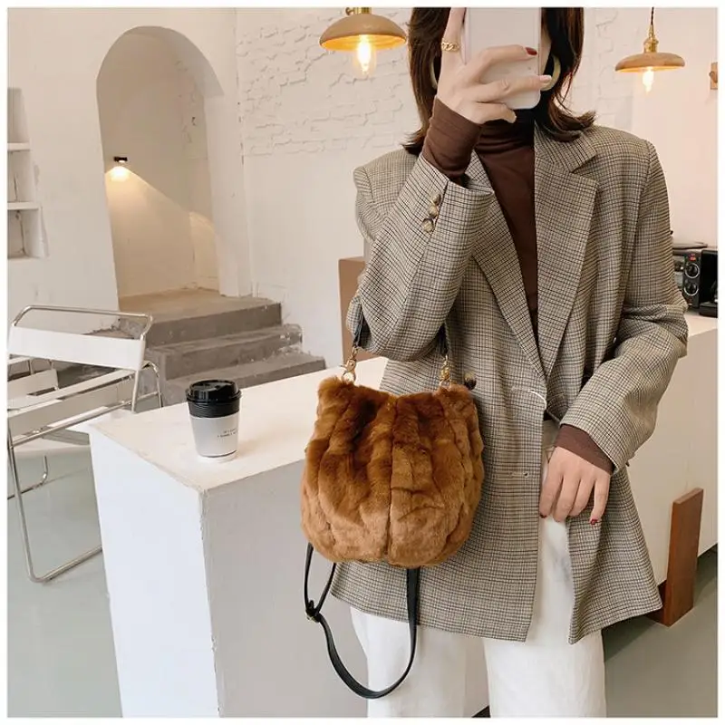 YYW Vintage Shoulder Bag Women Fashion Faux Fur Bucket Bag Handbag Ladies Drawstring Chain Shoulder Crossbody Bags Purses