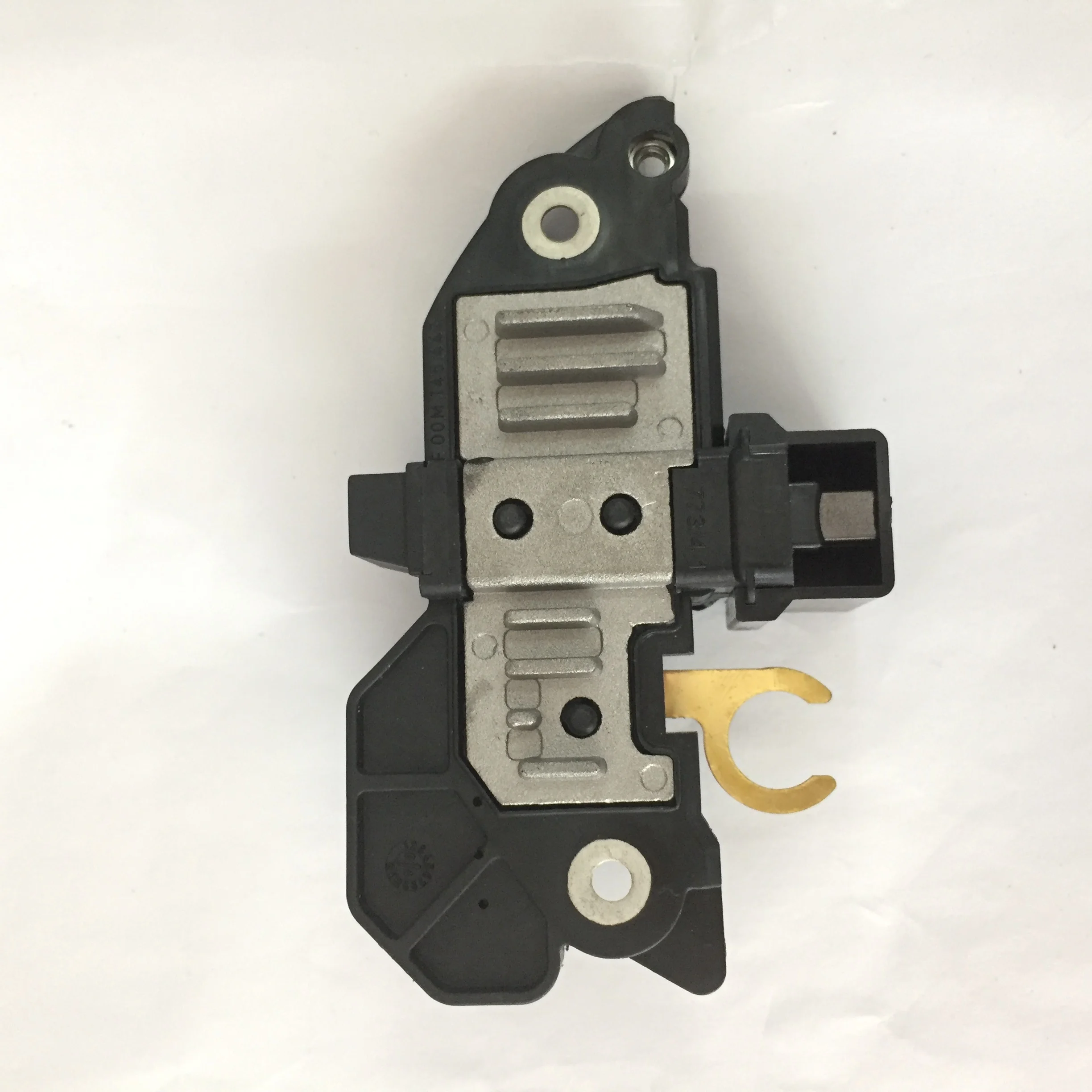 

Генератор переменного тока регулятор заряда 20533391 BR28-N1 F00M 144 119 для двигателя D6D D6Ed7D D7E D12D D13F D16E