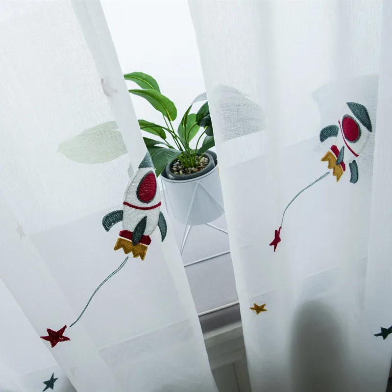 Светонепроницаемые шторы с мультяшными планетами и звездами для детской комнаты