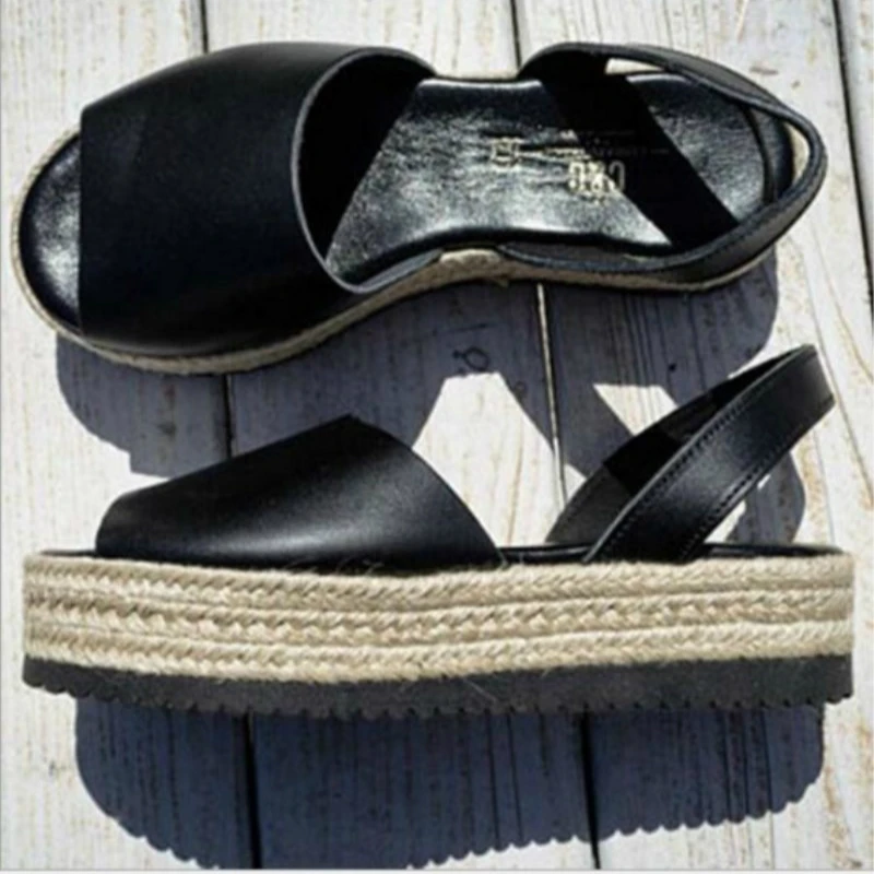 Женские босоножки на плоской платформе однотонные повседневные танкетке без