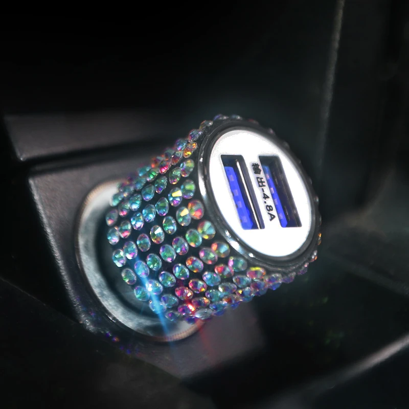 Автомобильное зарядное устройство со стразами и USB портами для мобильных