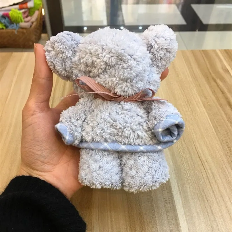 СВАДЕБНОЕ ПОЛОТЕНЦЕ в виде медведя с подарком для рук детское флисовое полотенце