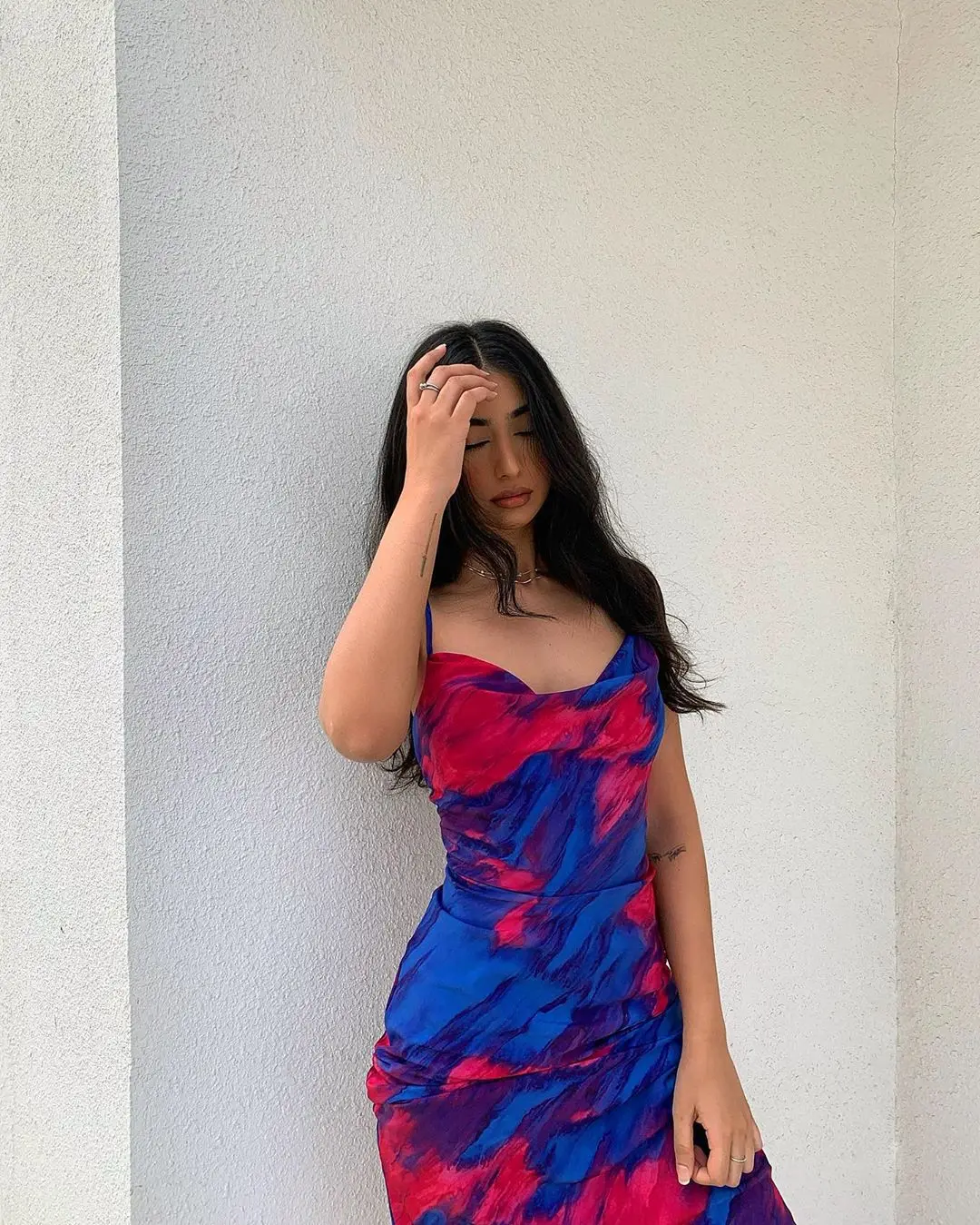 Платье женское средней длины на бретельках с открытой спиной и принтом | Женская